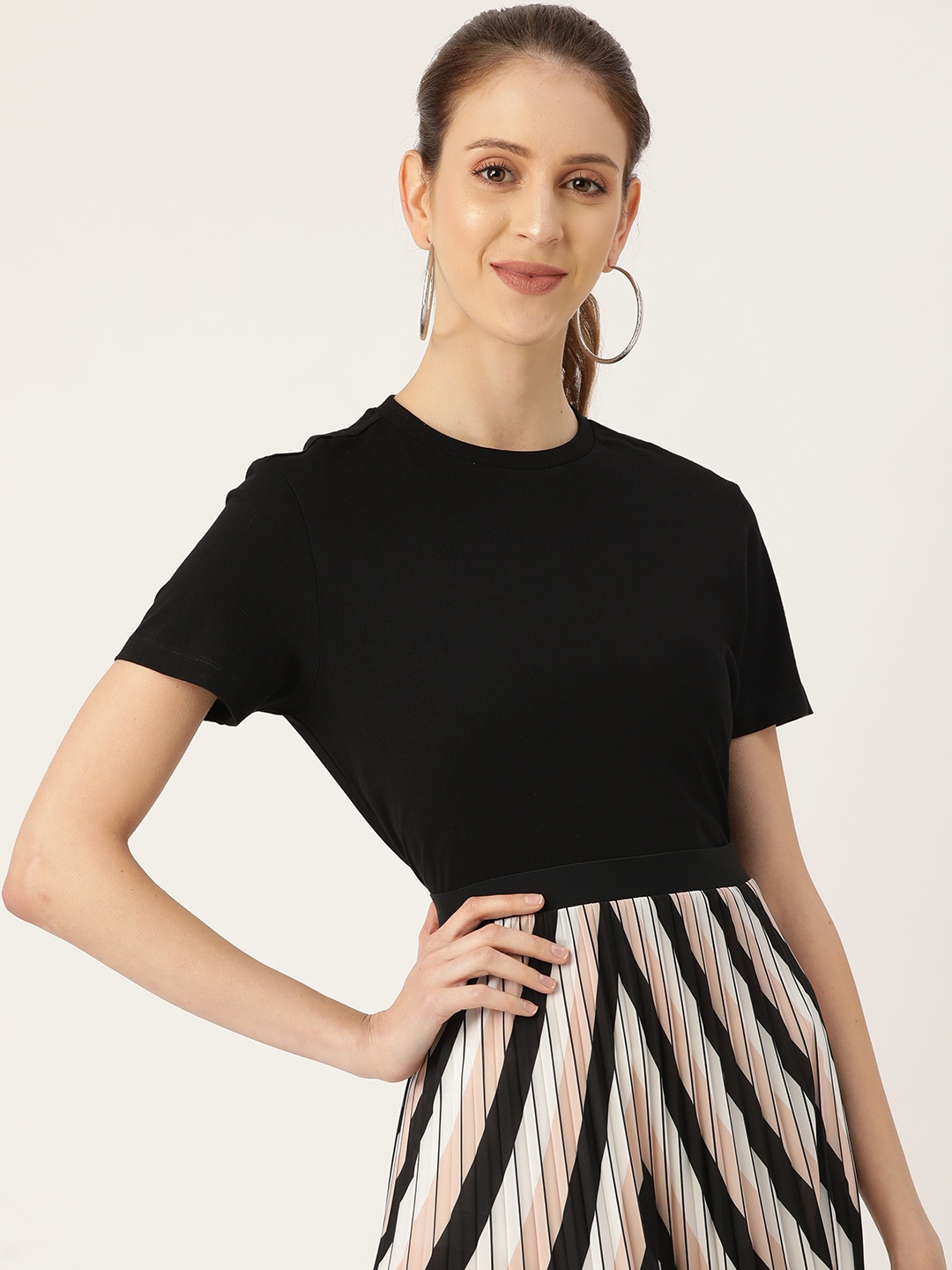 

20Dresses Women Black Solid Round Neck T-shirt