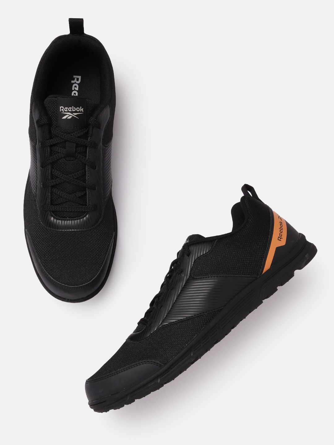 

Reebok Men Woven Design Bridgeport Running Shoes, Black