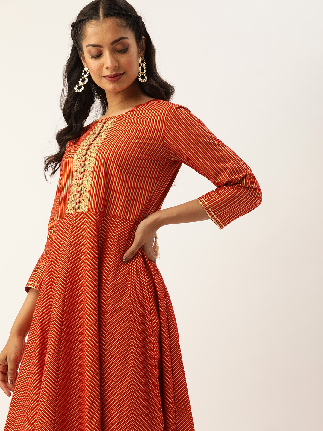 

Varanga Women Maroon & Gold-Toned Chevron Foil Printed Panelled Anarkali Kurta