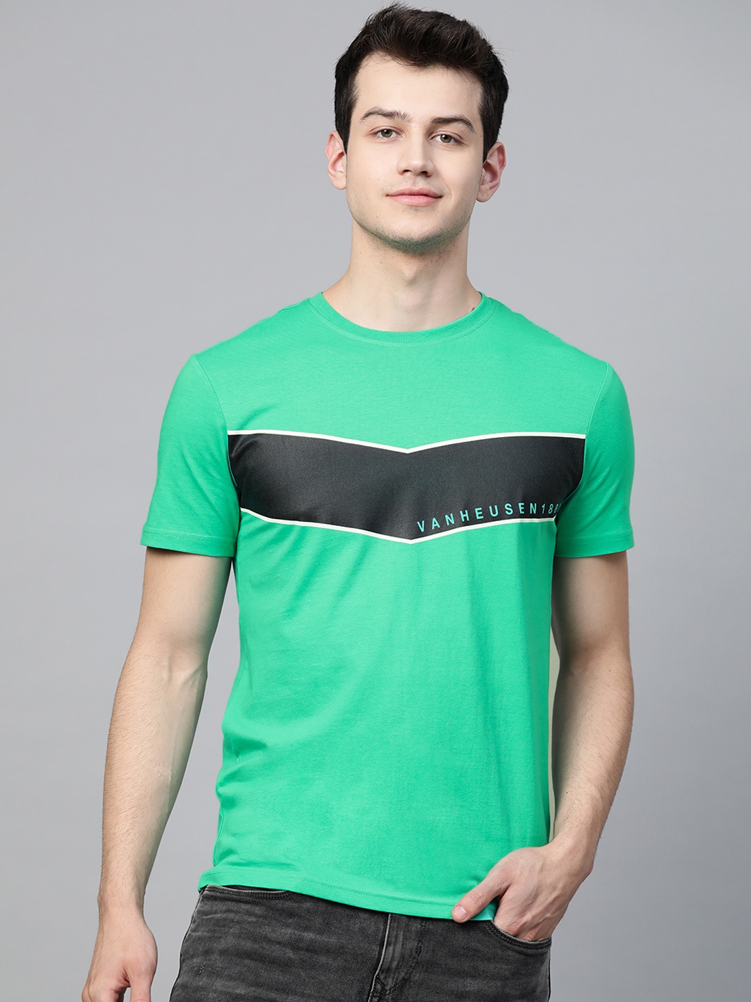 

Van Heusen Sport Men Green & Black Colourblocked Round Neck T-shirt