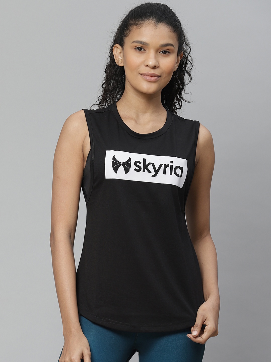 

skyria Women Black & White Printed Tank Top