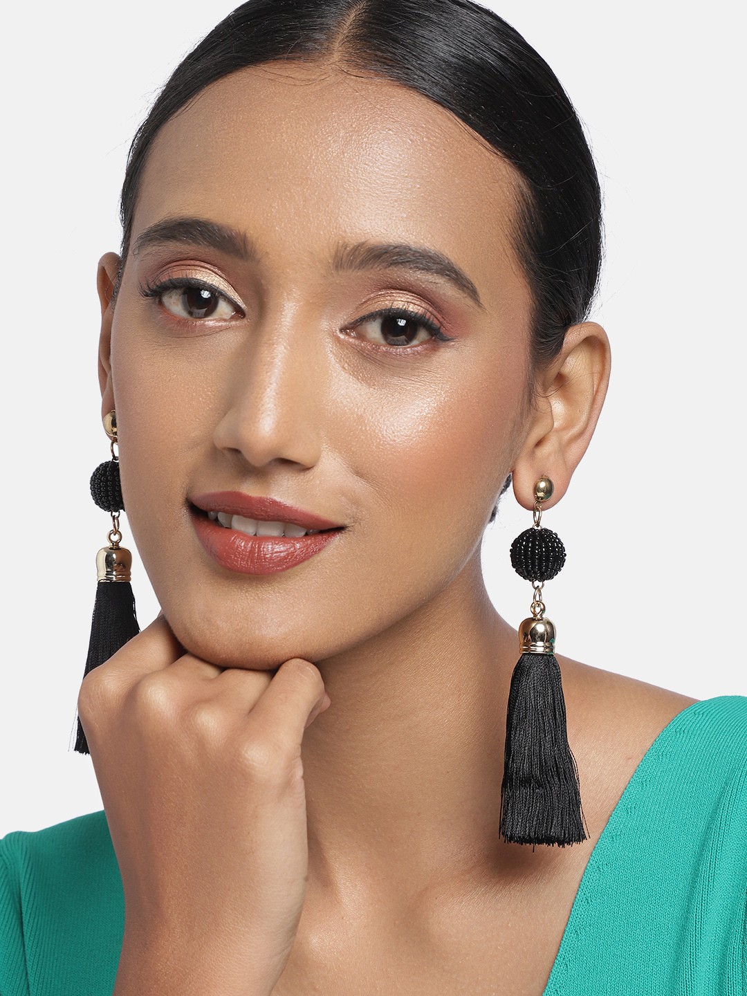 

Ayesha Set of Jhumkas & Contemporary Drop Earrings, Gold