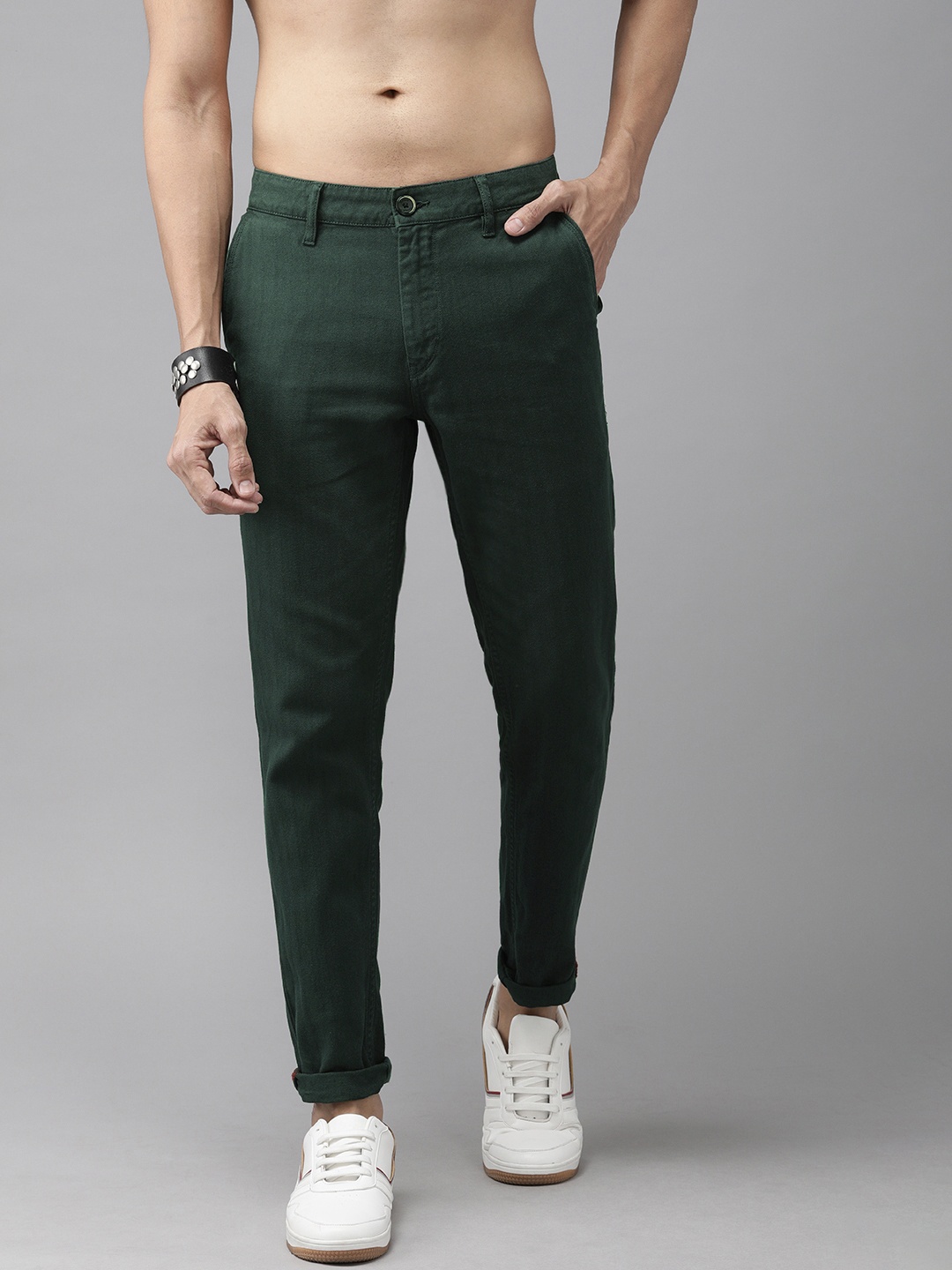 

Roadster Men Green Regular Fit Herringbone Self Design Regular Trousers