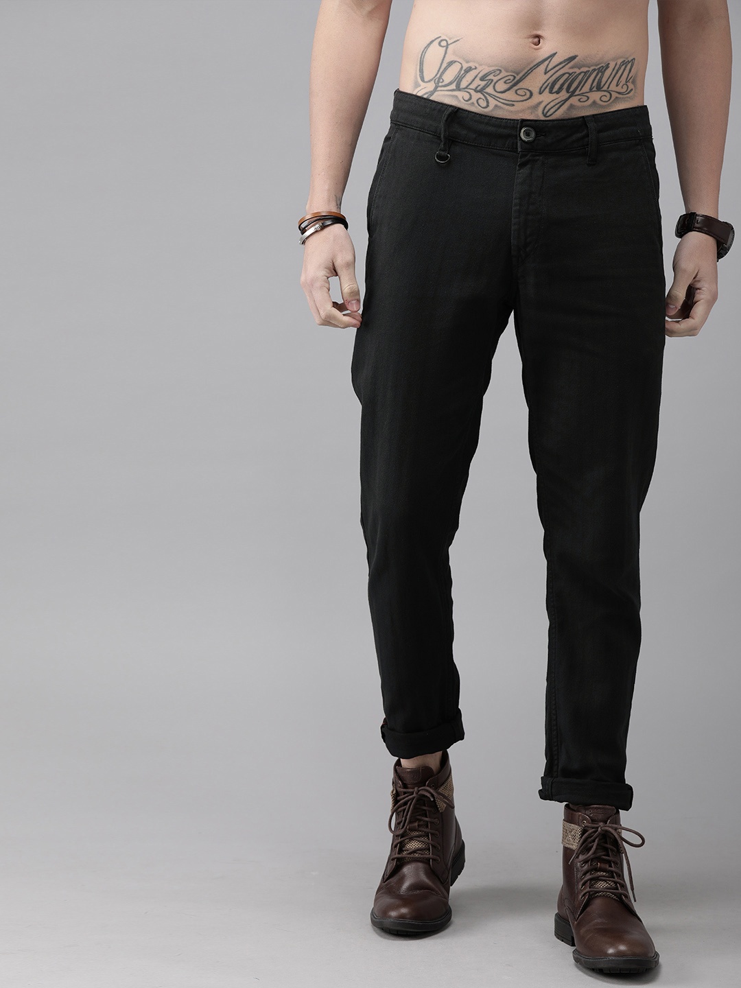 

Roadster Men Black Slim Fit Self Design Chinos