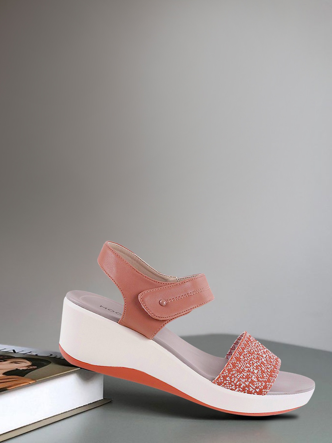 

Mochi Women Pink Woven Design Sandals
