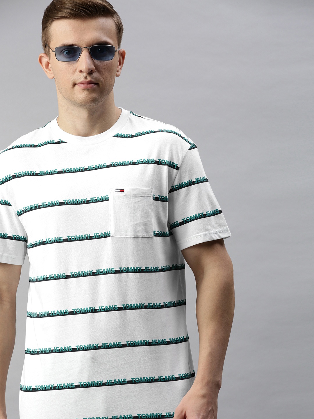 

Tommy Hilfiger Men White & Blue Striped Round Neck T-shirt
