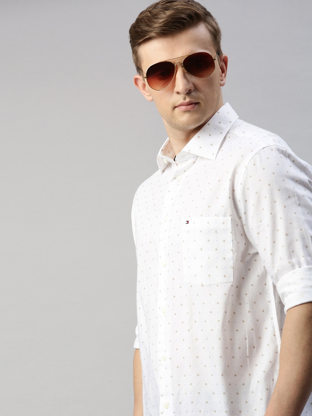 

Tommy Hilfiger Men White & Beige Regular Fit Floral Printed Casual Shirt