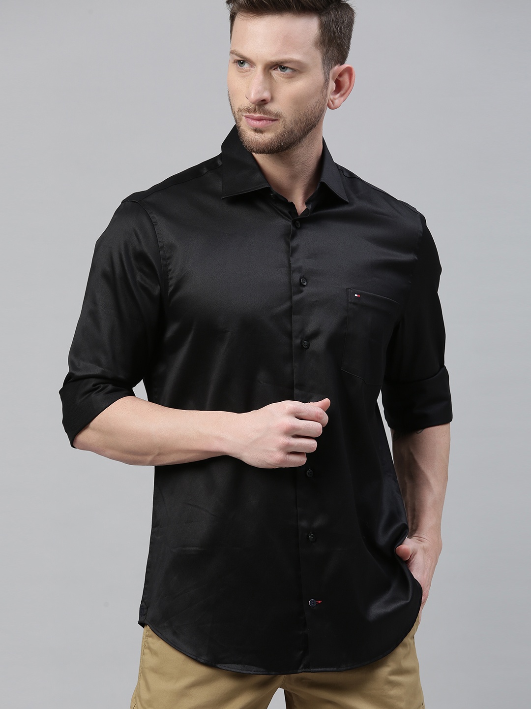 

Tommy Hilfiger Men Black Regular Fit Solid Casual Shirt