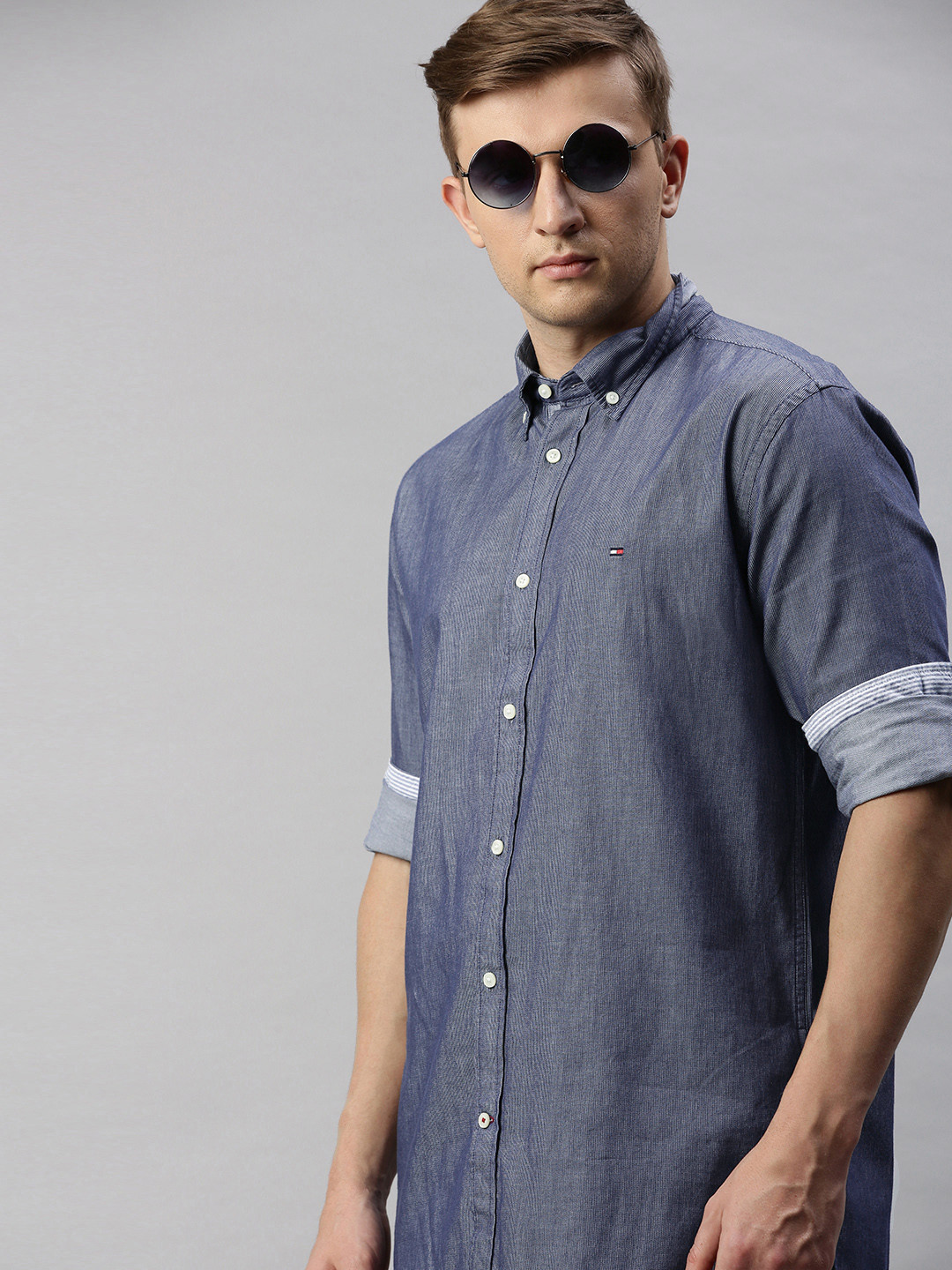 

Tommy Hilfiger Men Navy Blue Regular Fit Self-Striped Chambray Casual Shirt