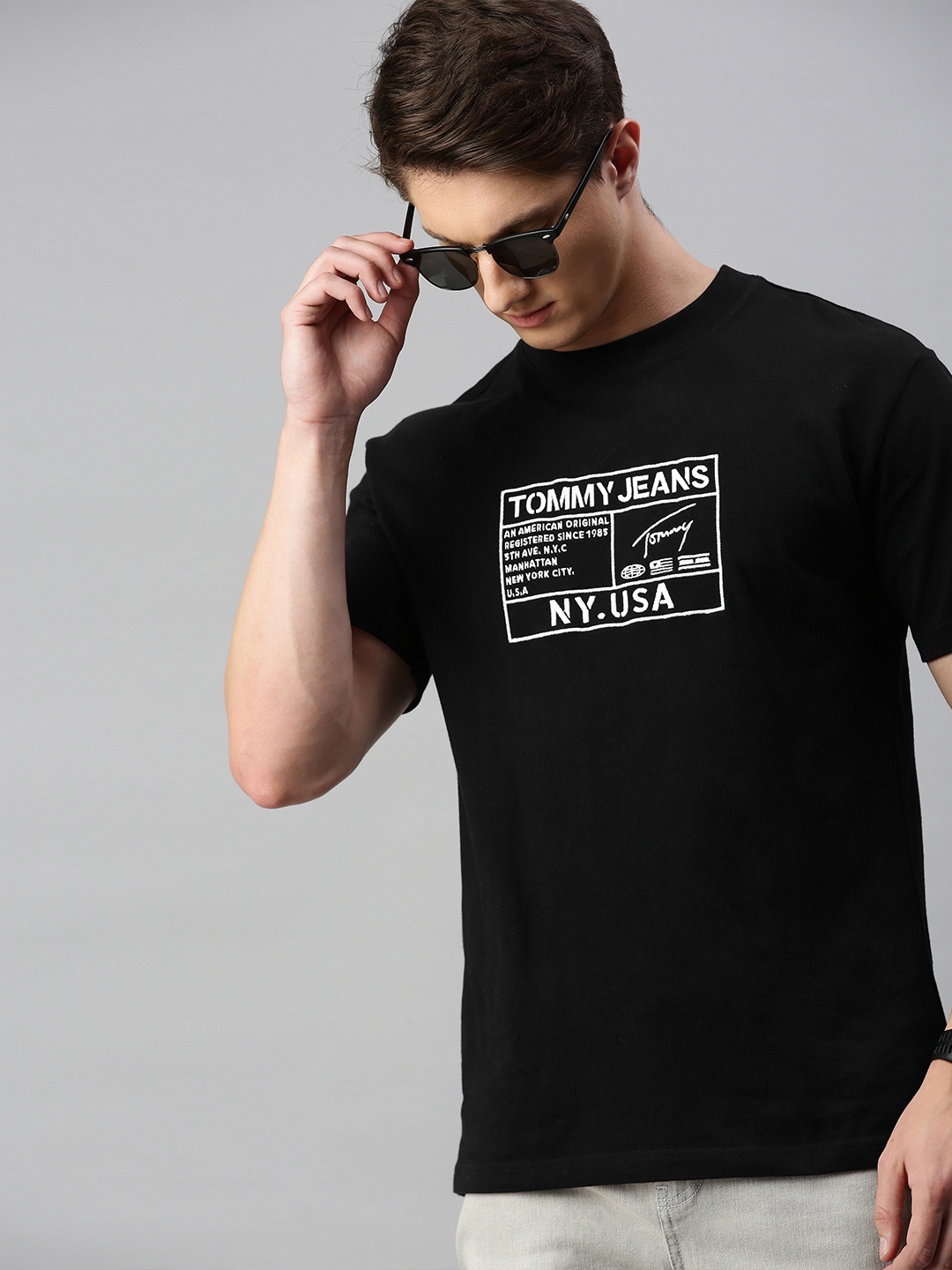 

Tommy Hilfiger Men Black Embroidered Round Neck Pure Cotton T-shirt