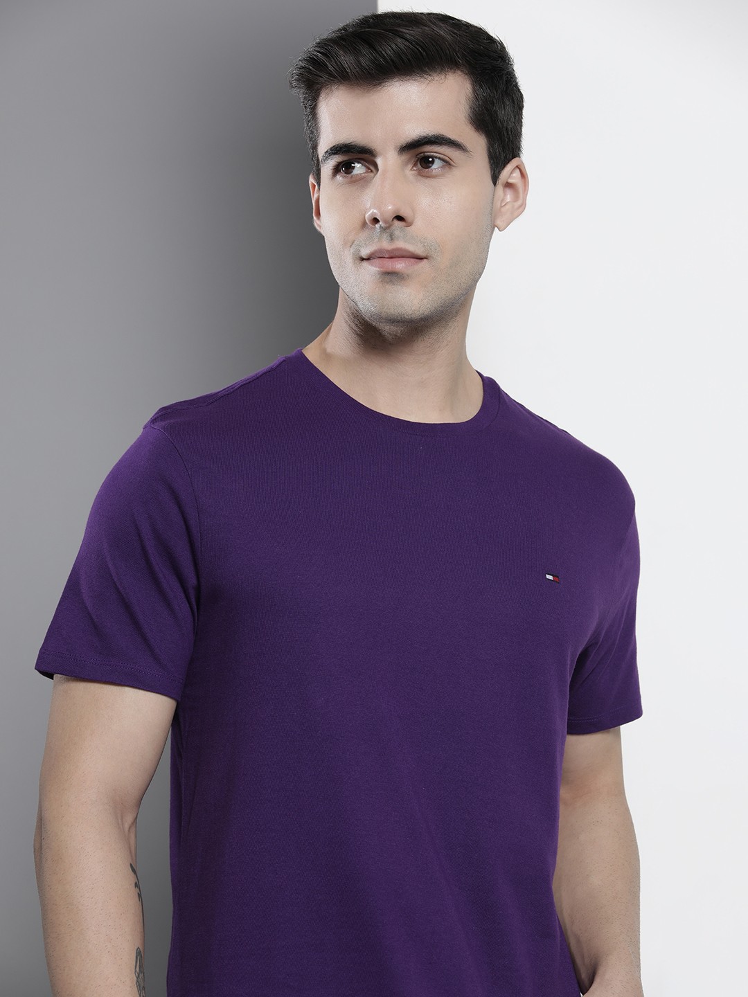 

Tommy Hilfiger Men Purple Solid Round-Neck Pure Cotton Casual T-shirt