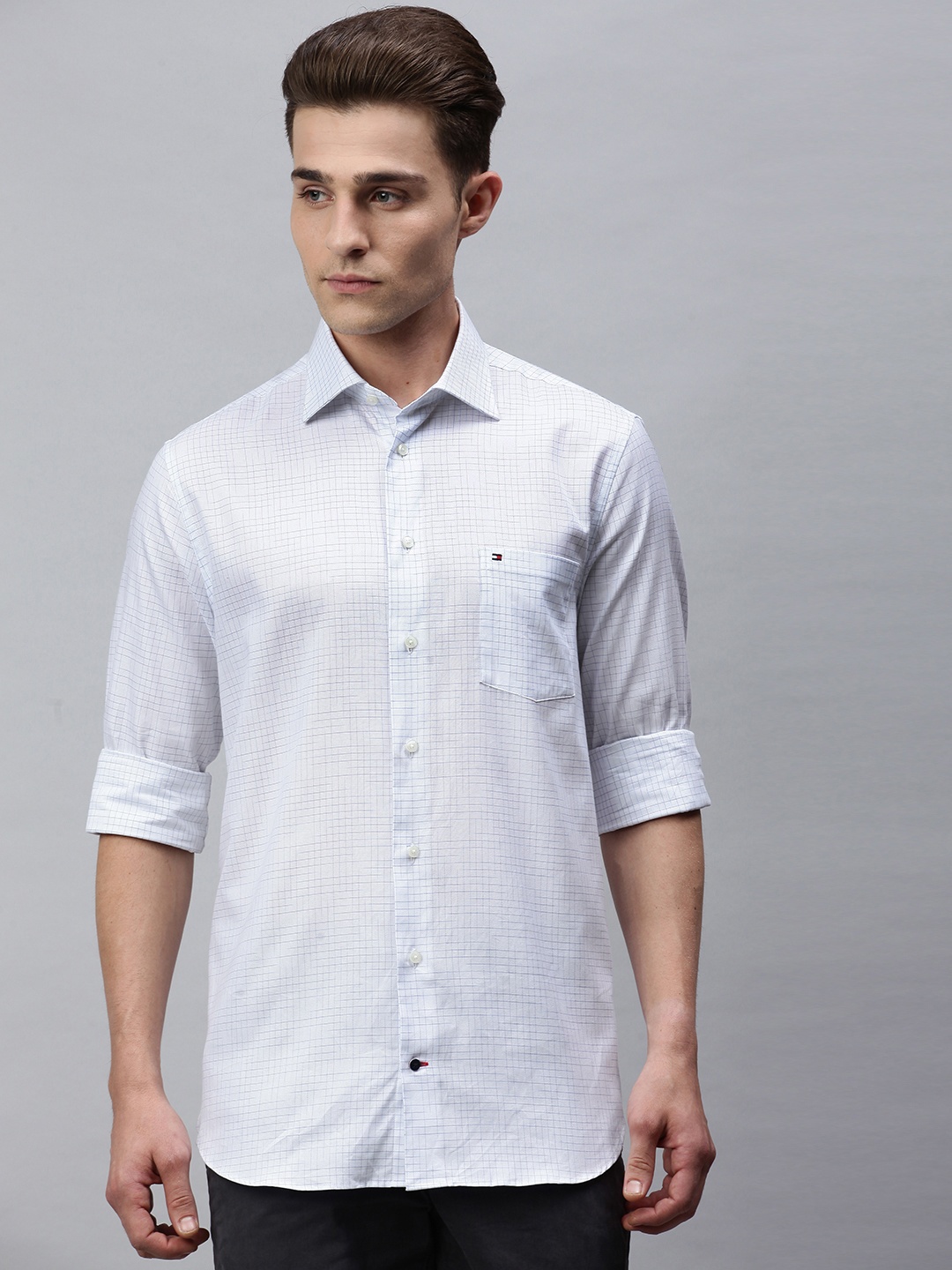 

Tommy Hilfiger Men White & Navy Blue Regular Fit Checked Casual Shirt