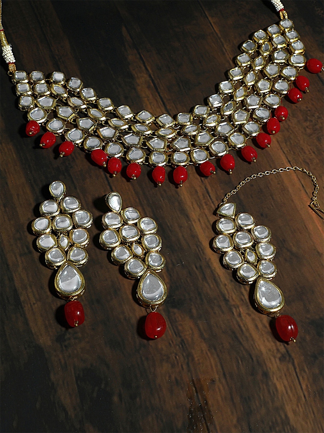

KARATCART Maroon Gold-Plated Kundan Studded & Beaded Handcrafted Jewellery Set