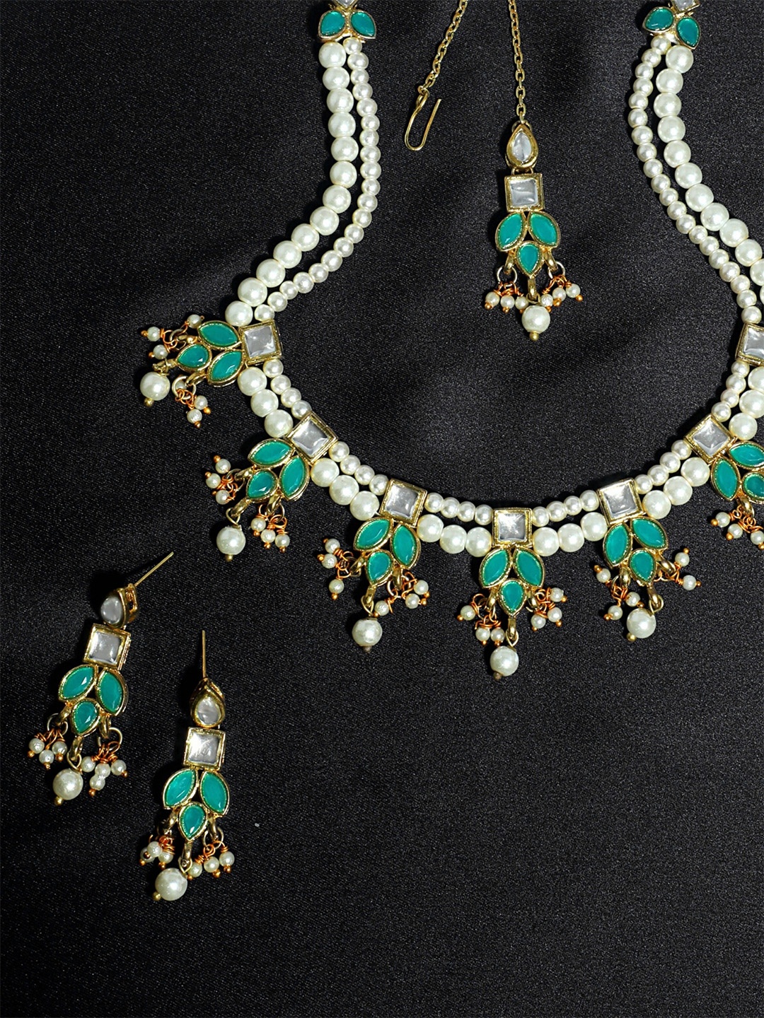 

KARATCART Gold-Plated White & Sea-Green Kundan & Stone-Studded Beaded Handcrafted Jewellery Set