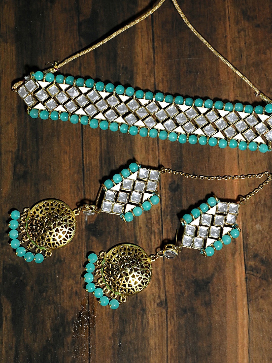 

KARATCART Gold-Plated Lime Green Kundan Studded Meenakari Jewellery Set