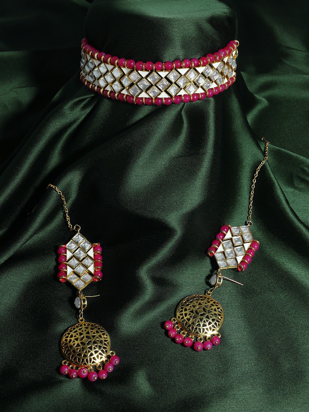 

KARATCART Gold-Plated White & Pink Kundan-Studded Beaded Handcrafted Jewellery Set