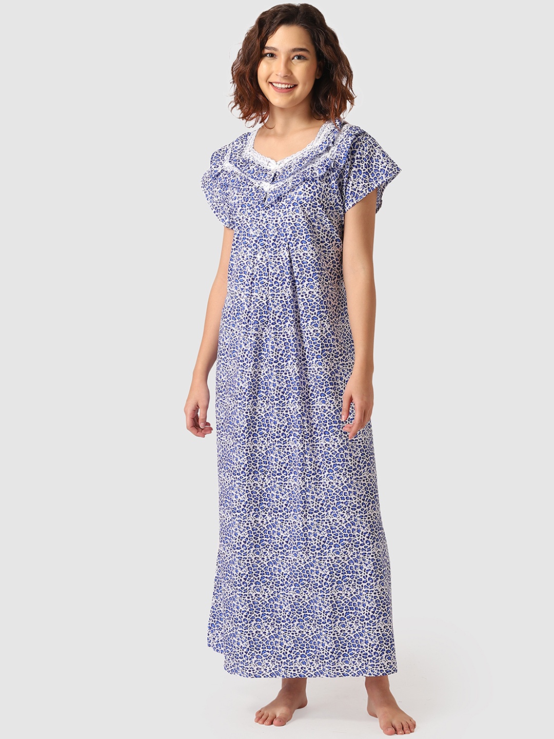 

Vemante White & Blue Animal Print Nightdress
