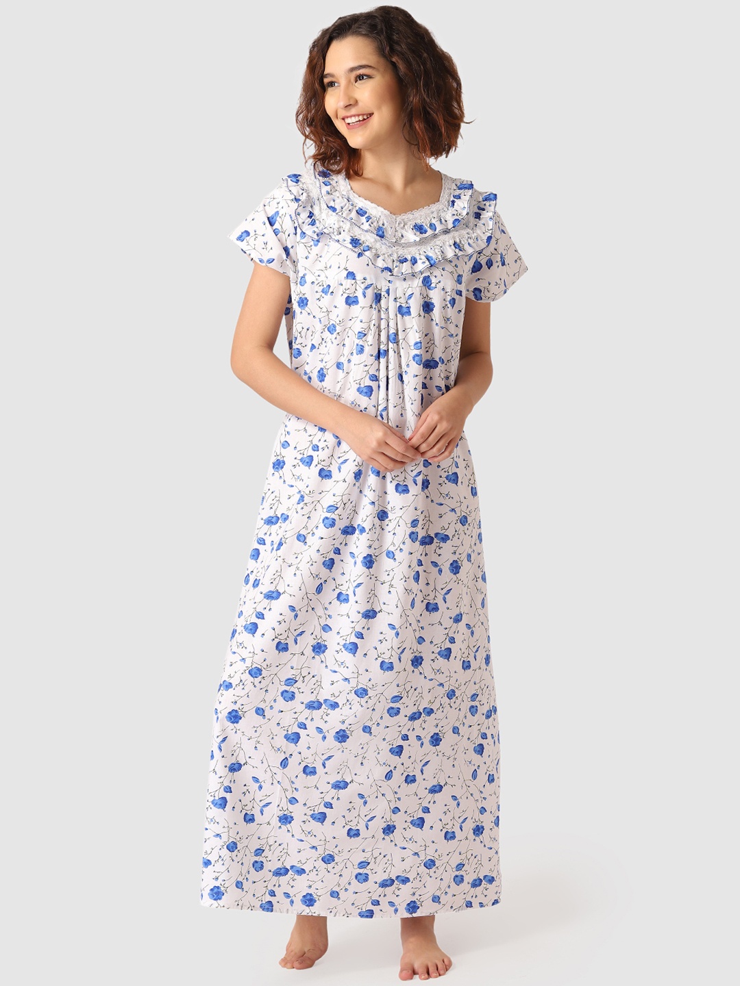 

Vemante White & Blue Floral Print Nightdress