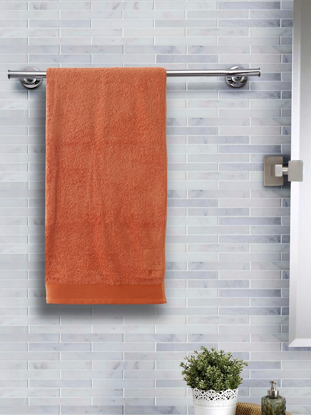 

MASPAR Unisex Orange Solid 550 GSM Bath Towel