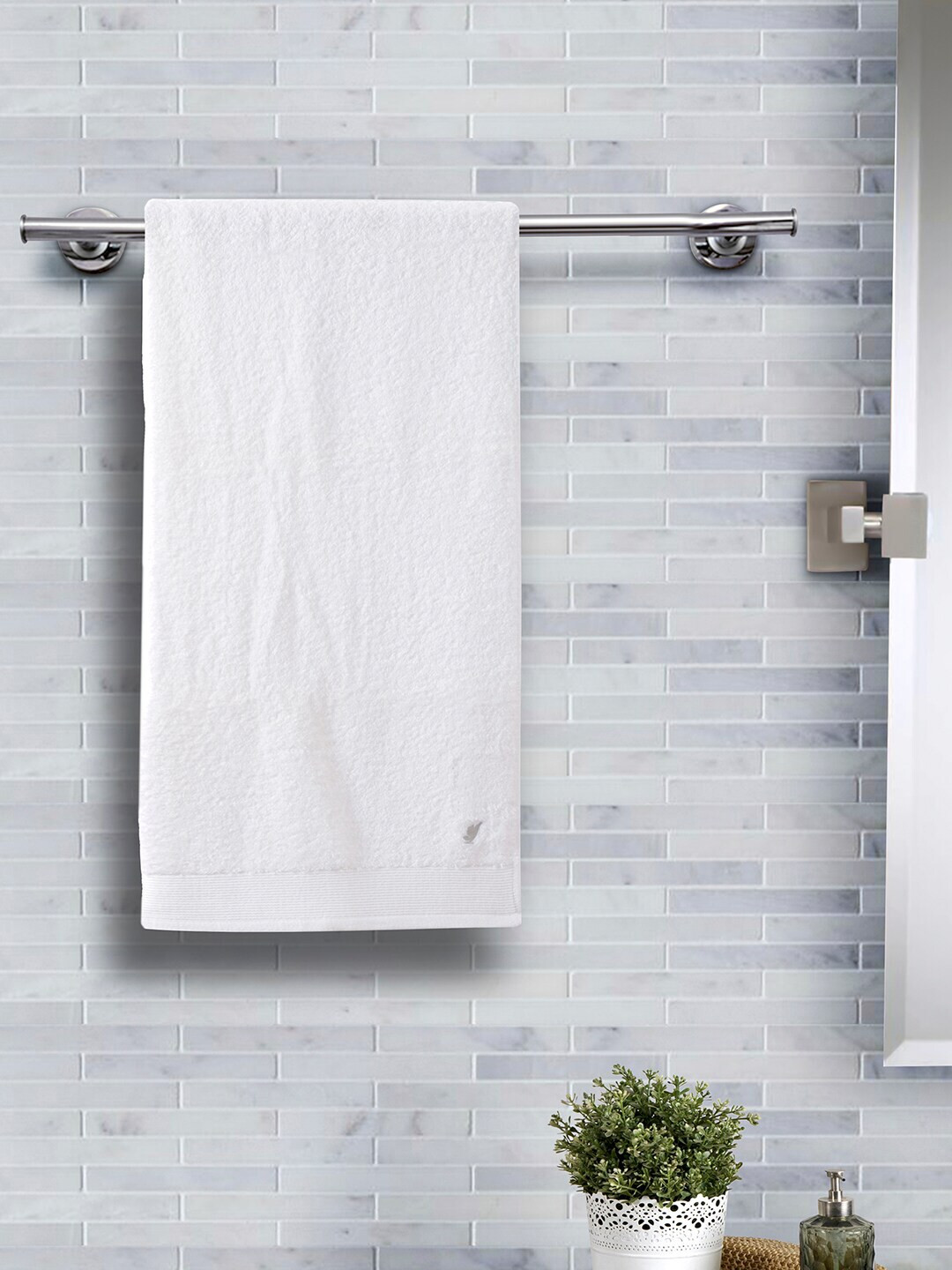 

MASPAR Unisex White Solid 550 GSM Medium Bath Towel