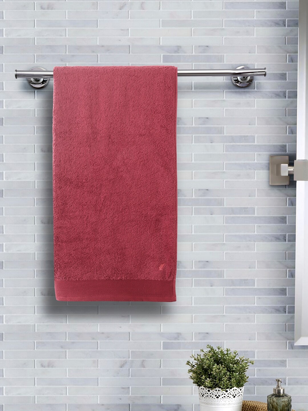

MASPAR Unisex Red Solid 550 GSM Large Bath Towel