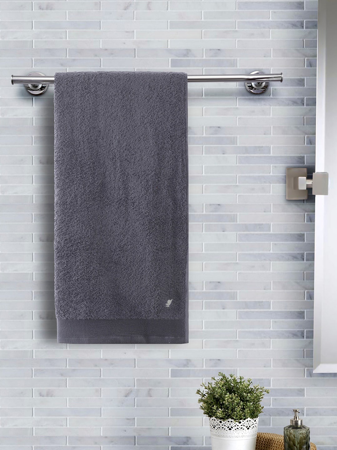 

MASPAR Unisex Grey Solid 550 GSM Medium Bath Towel