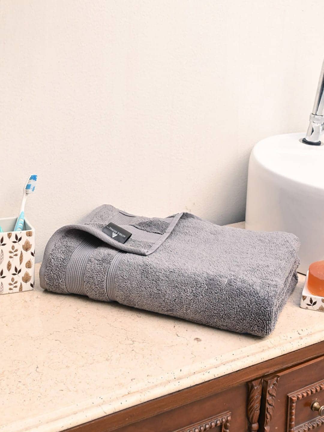 

AVI Living Unisex Charcoal Grey Solid 550 GSM Double Corded Zero Twist Bath Towel