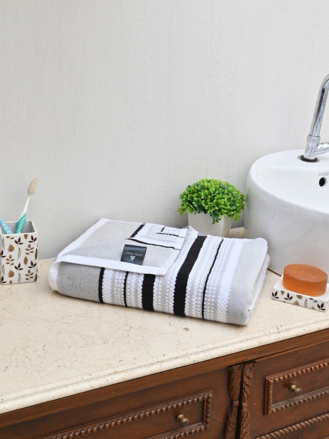

AVI Living Unisex Grey & Black Striped 600 GSM Madison Bath Towel