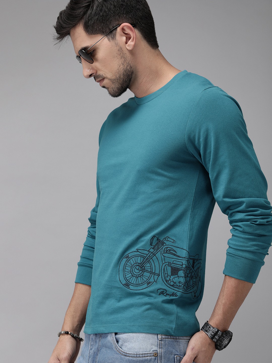 

Roadster Men Teal Blue Solid Pure Cotton T-shirt with Brand Logo & Bike Applique Detail