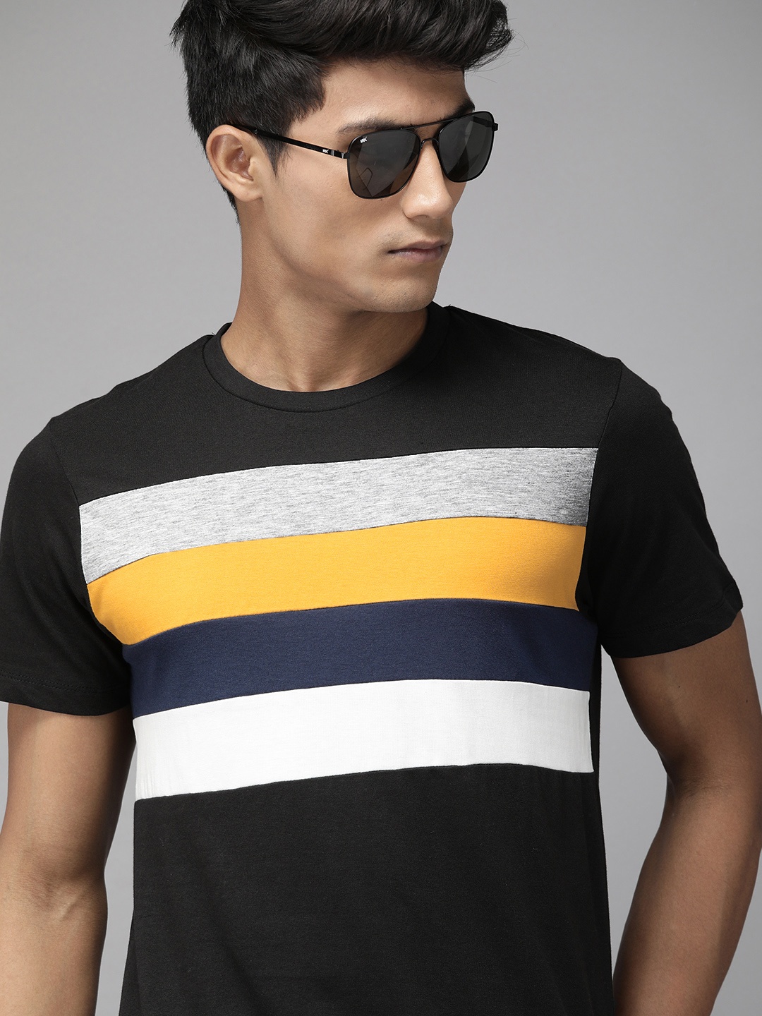 

Roadster Men Black Solid Round Neck Pure Cotton T-shirt with Striped Detail