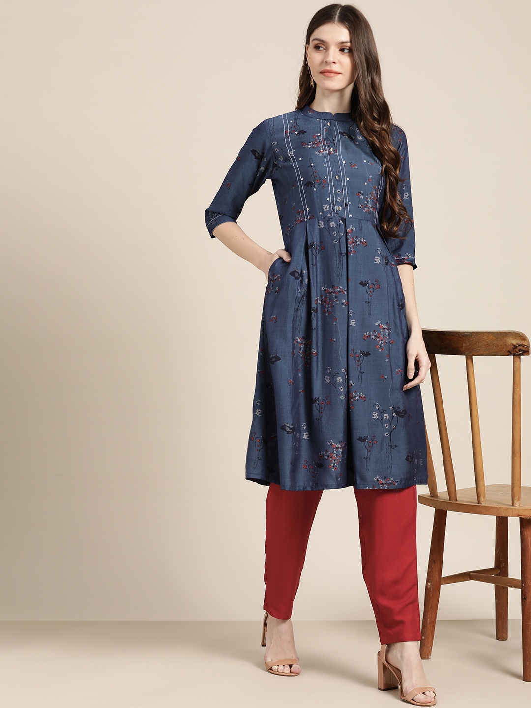 

Sangria Women Navy Blue & Red Printed Kurta with Trousers