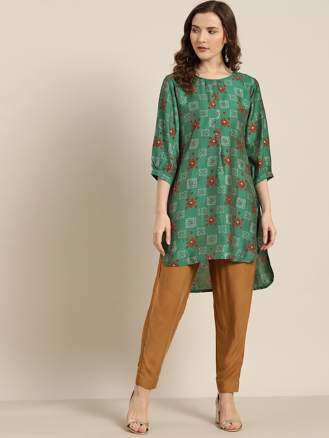 

Sangria Women Green & Red Bandhani Print Sequinned High-Low Kurta