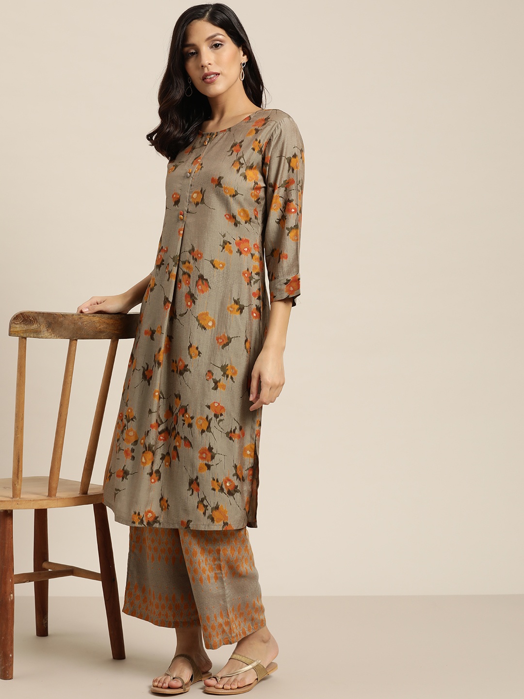 

Sangria Women Grey & Orange Foil Print Kurta with Palazzos