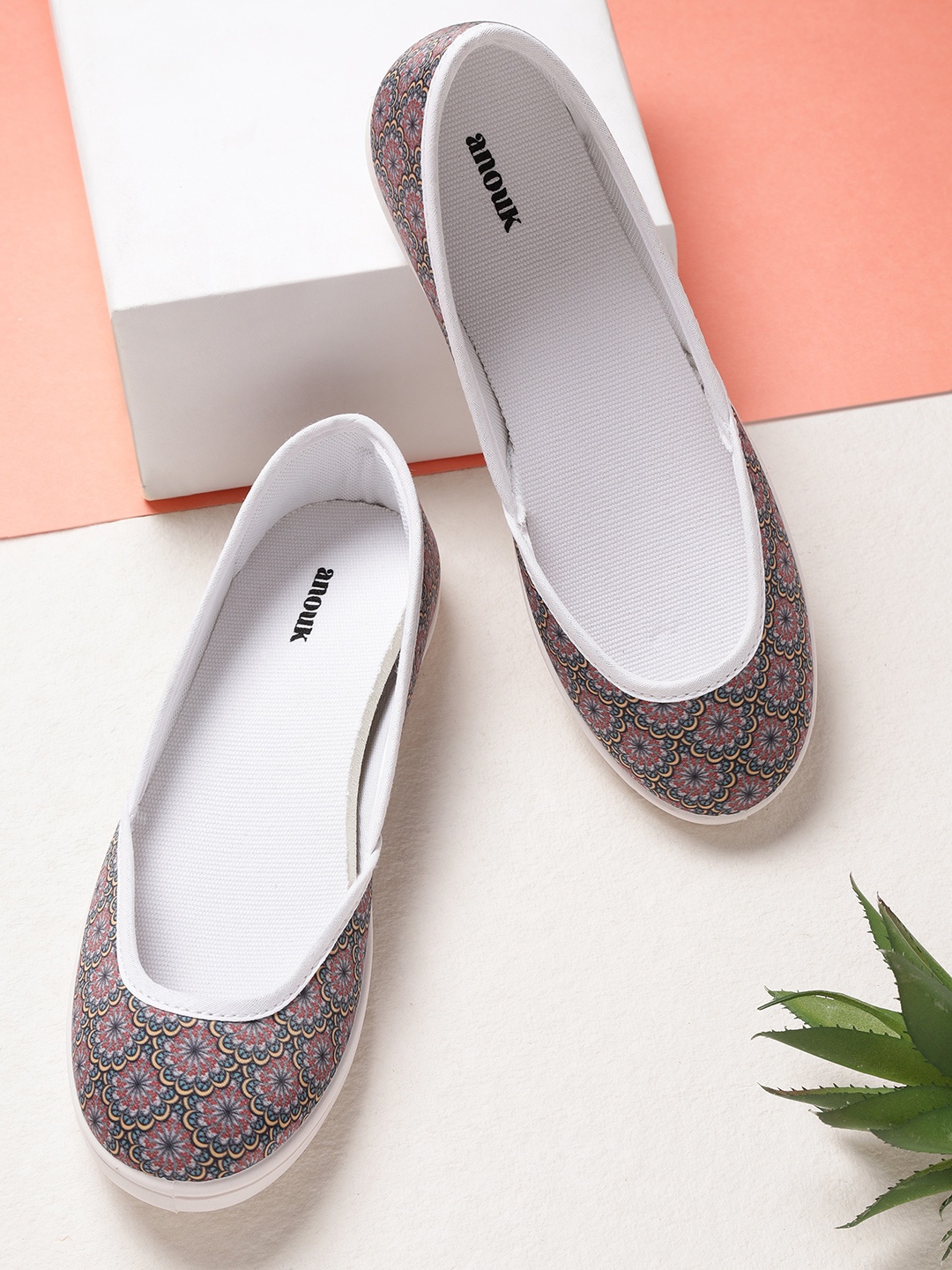 

Anouk Women Red & Green Floral Print Washable & Handcrafted Ballerinas
