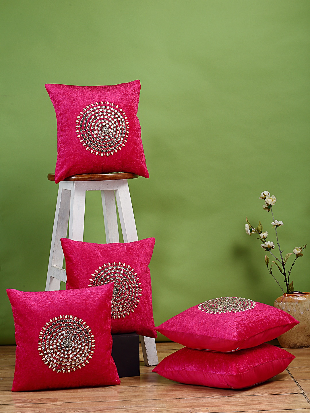 

DREAM WEAVERZ Pink & Gold-Coloured Set of 5 Embellished Velvet Square Cushion Covers
