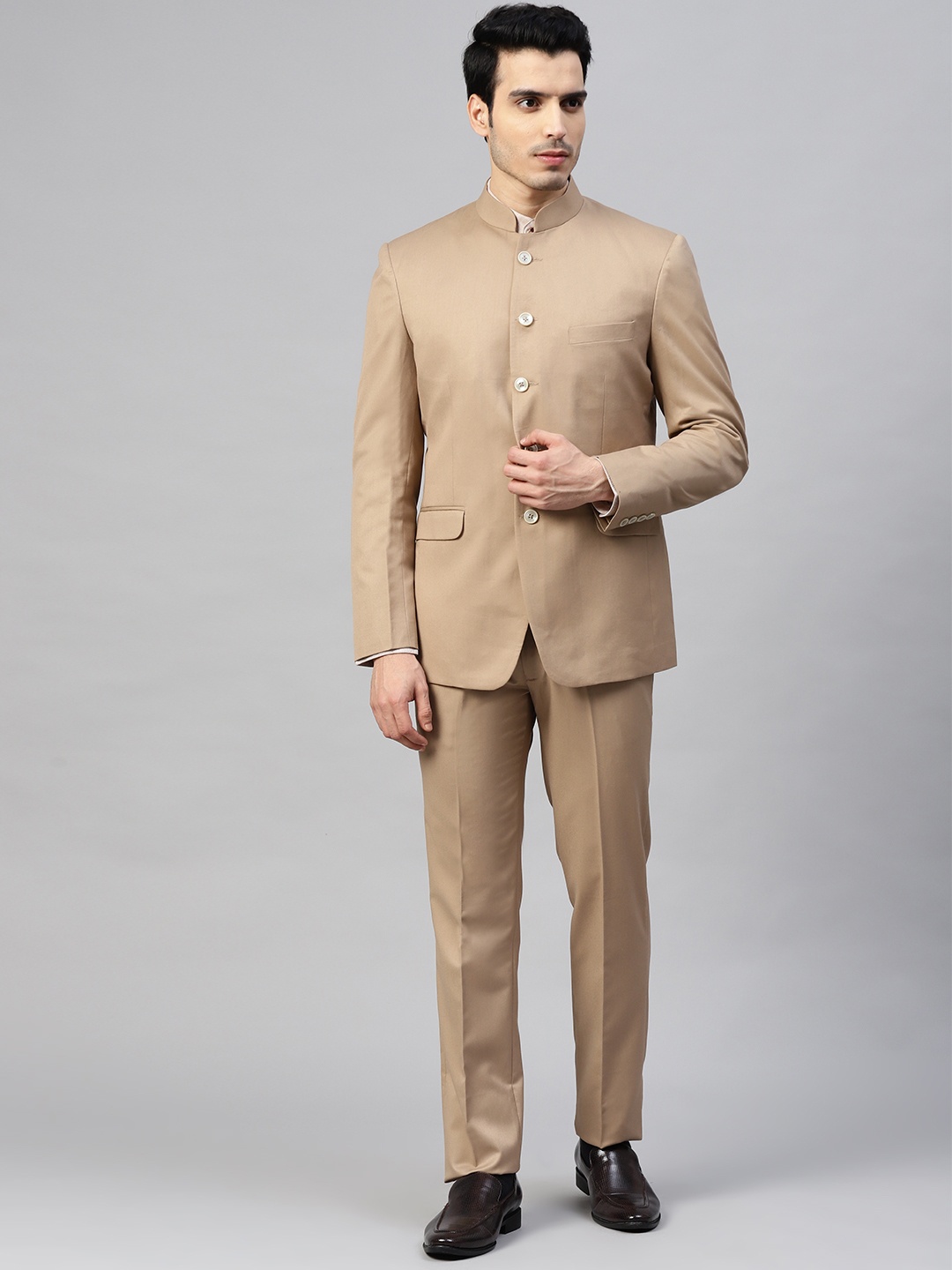

MANQ Men Beige Solid Slim Fit Ethnic Bandhgala Suit