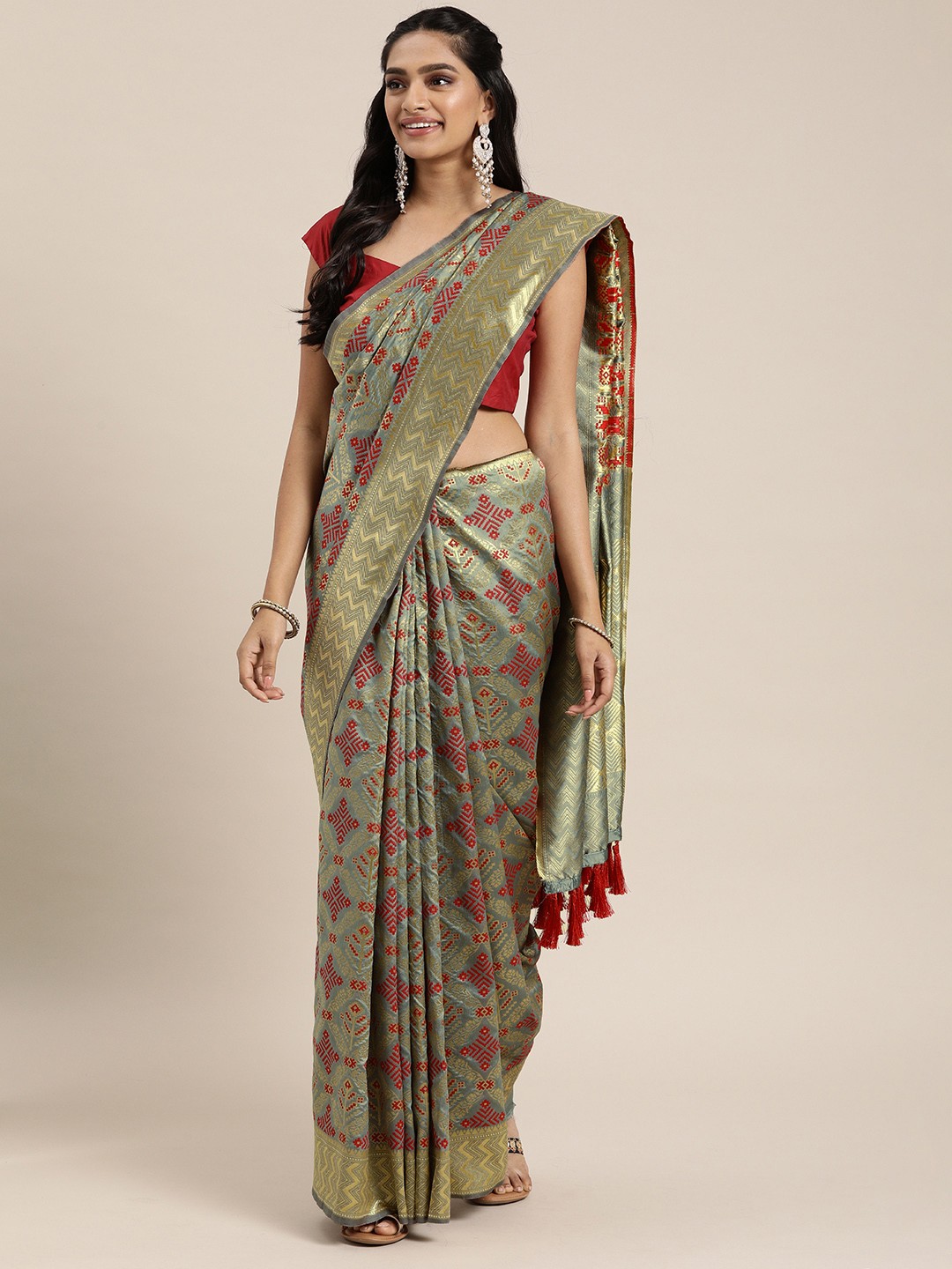 

VASTRANAND Grey & Red Silk Blend Woven Design Patola Saree