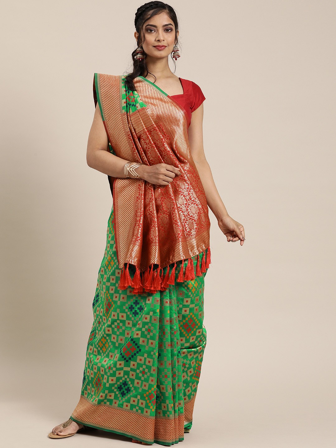 

VASTRANAND Green & Red Silk Blend Woven Design Patola Saree