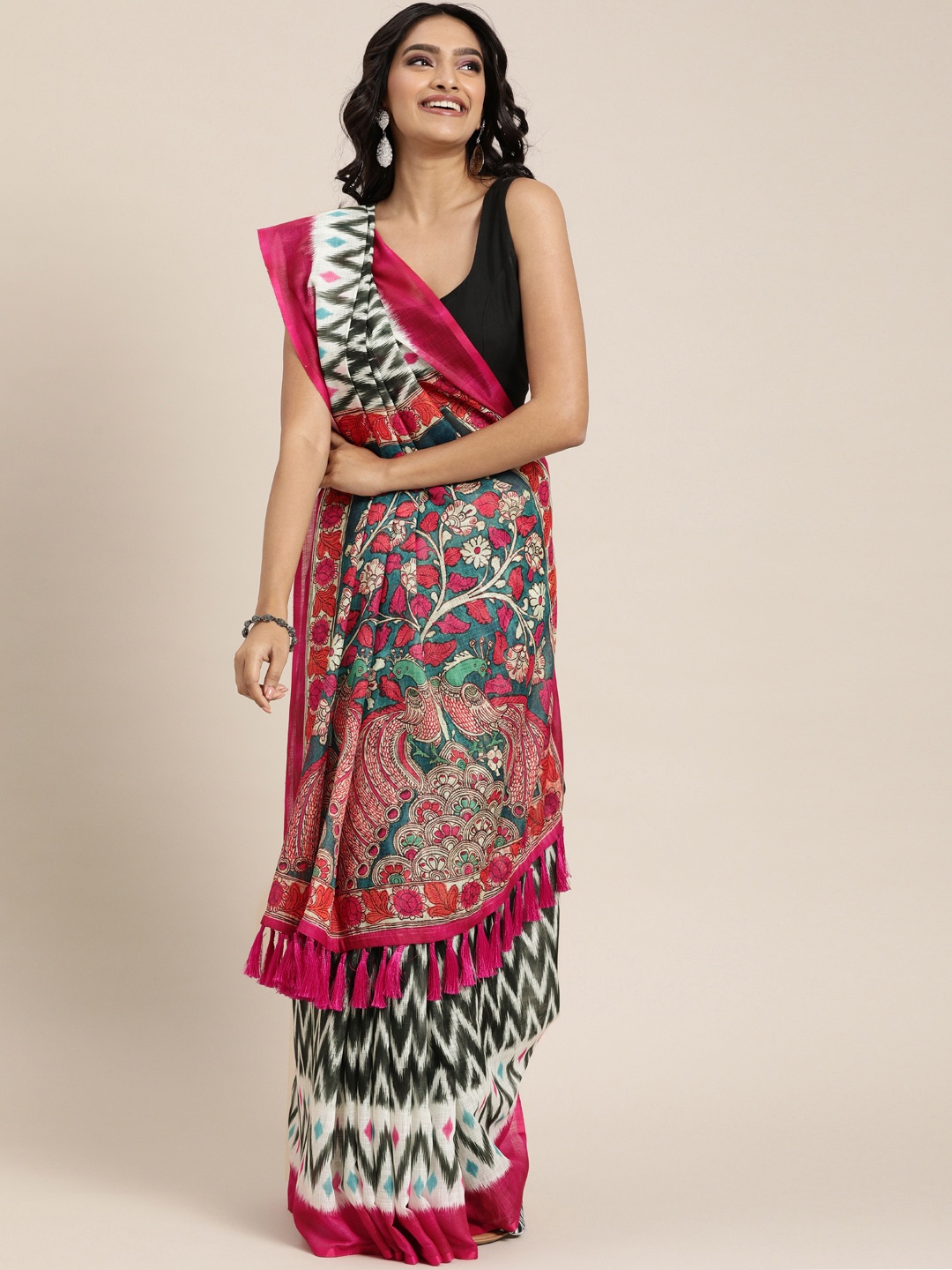 

VASTRANAND Black & White Linen Blend Printed Ikat Saree
