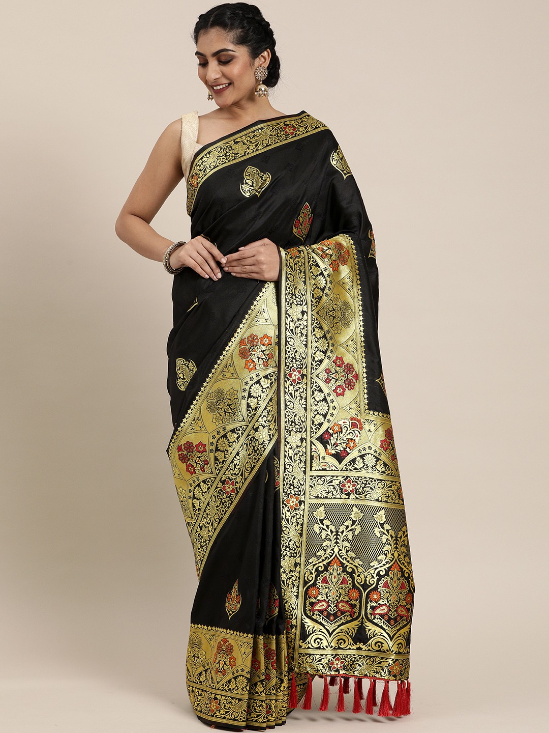 

VASTRANAND Black & Gold-Toned Silk Blend Woven Design Kanjeevaram Saree