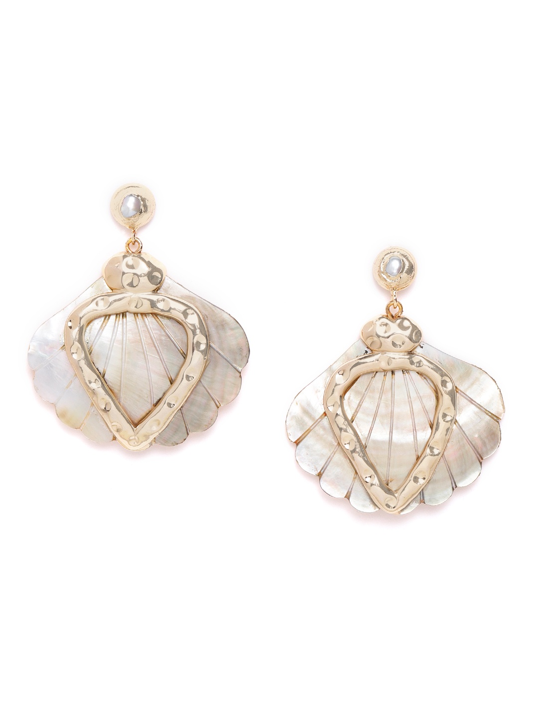 

SASSAFRAS Off-White Gold-Plated Beaded Handcrafted Shell-Shaped Drop Earrings