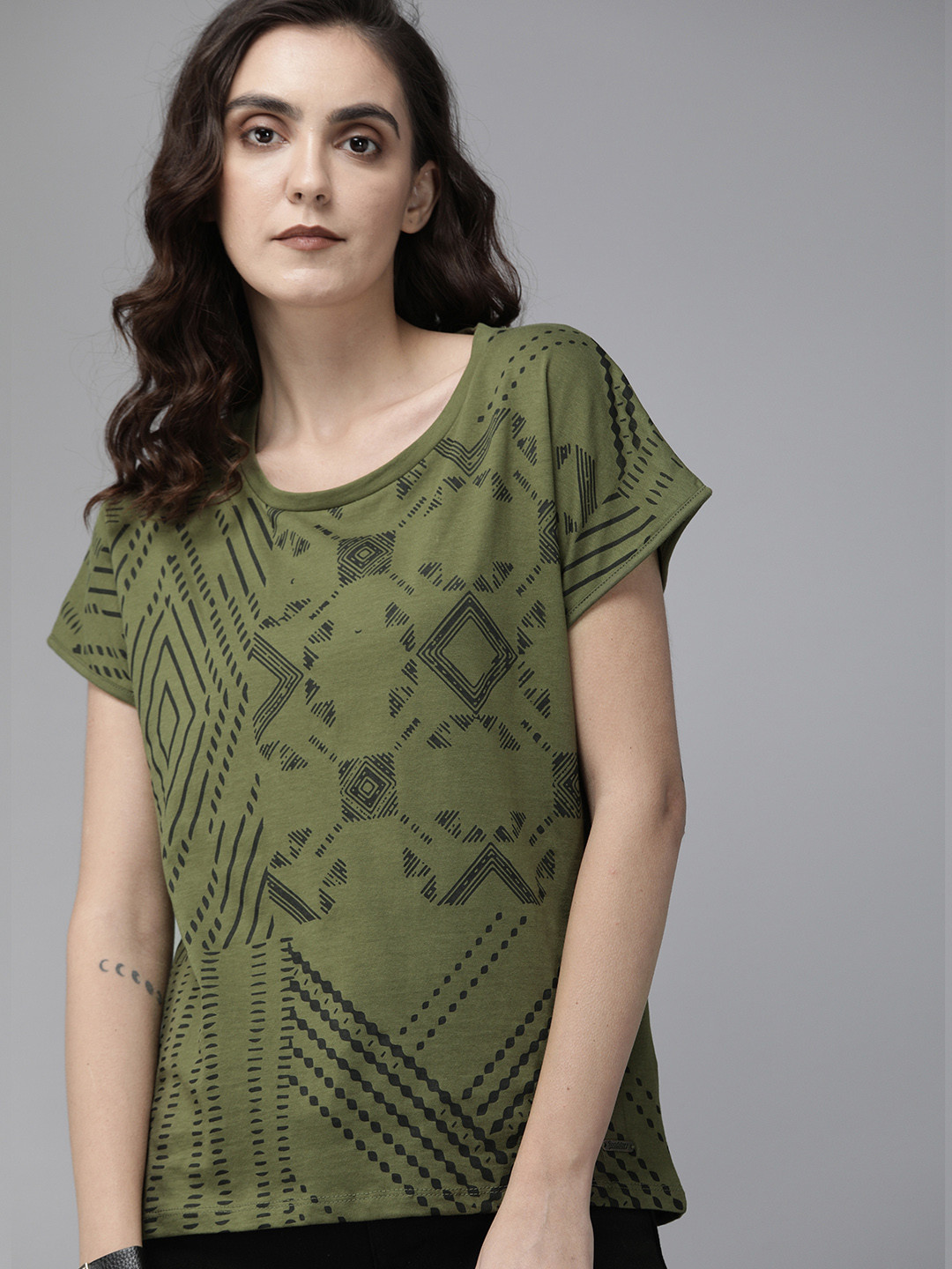 

Roadster Women Olive Green Black Printed Round Neck Pure Cotton T-shirt