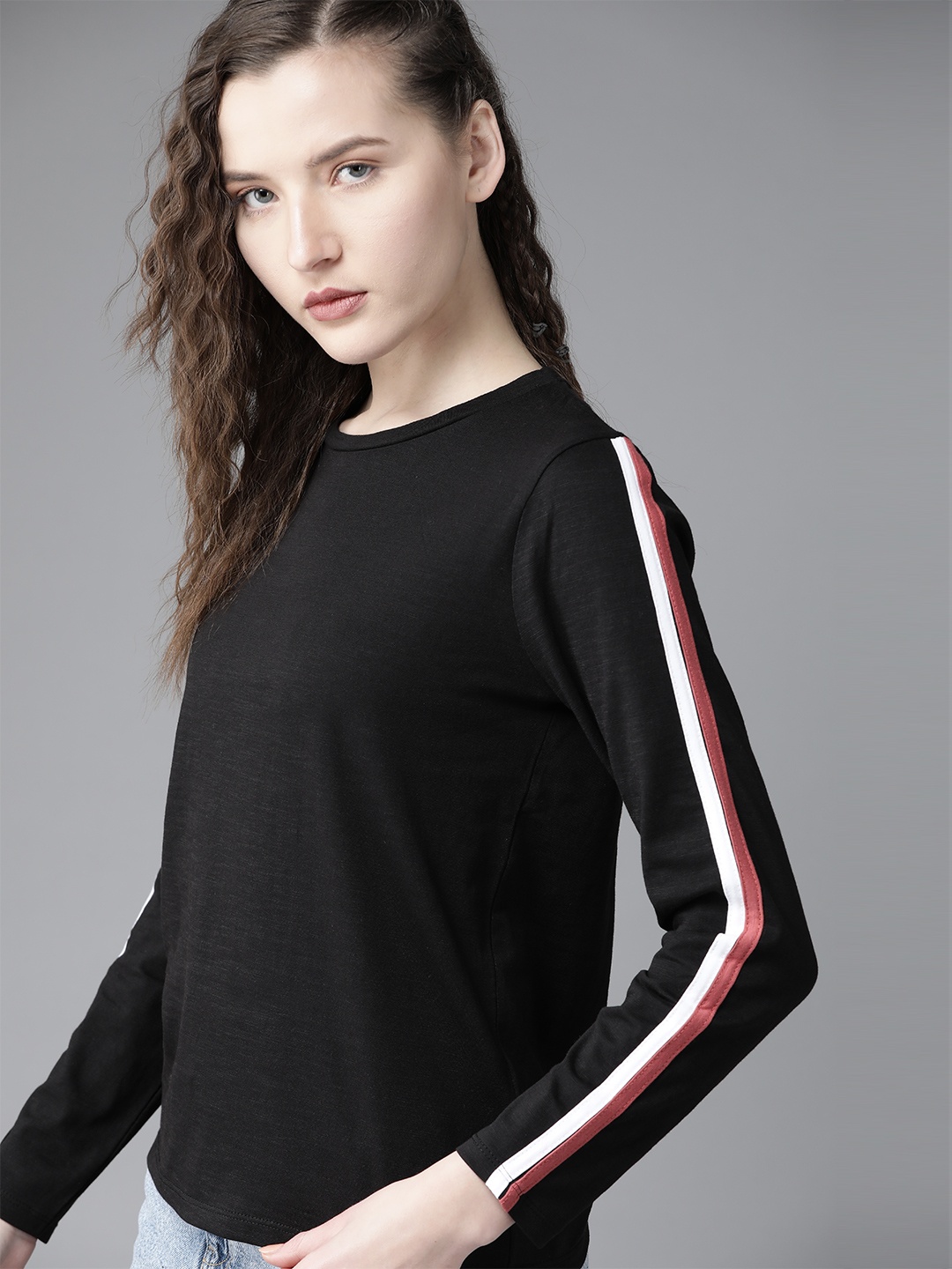 

Roadster Women Black Pure Cotton Solid Round Neck T-shirt