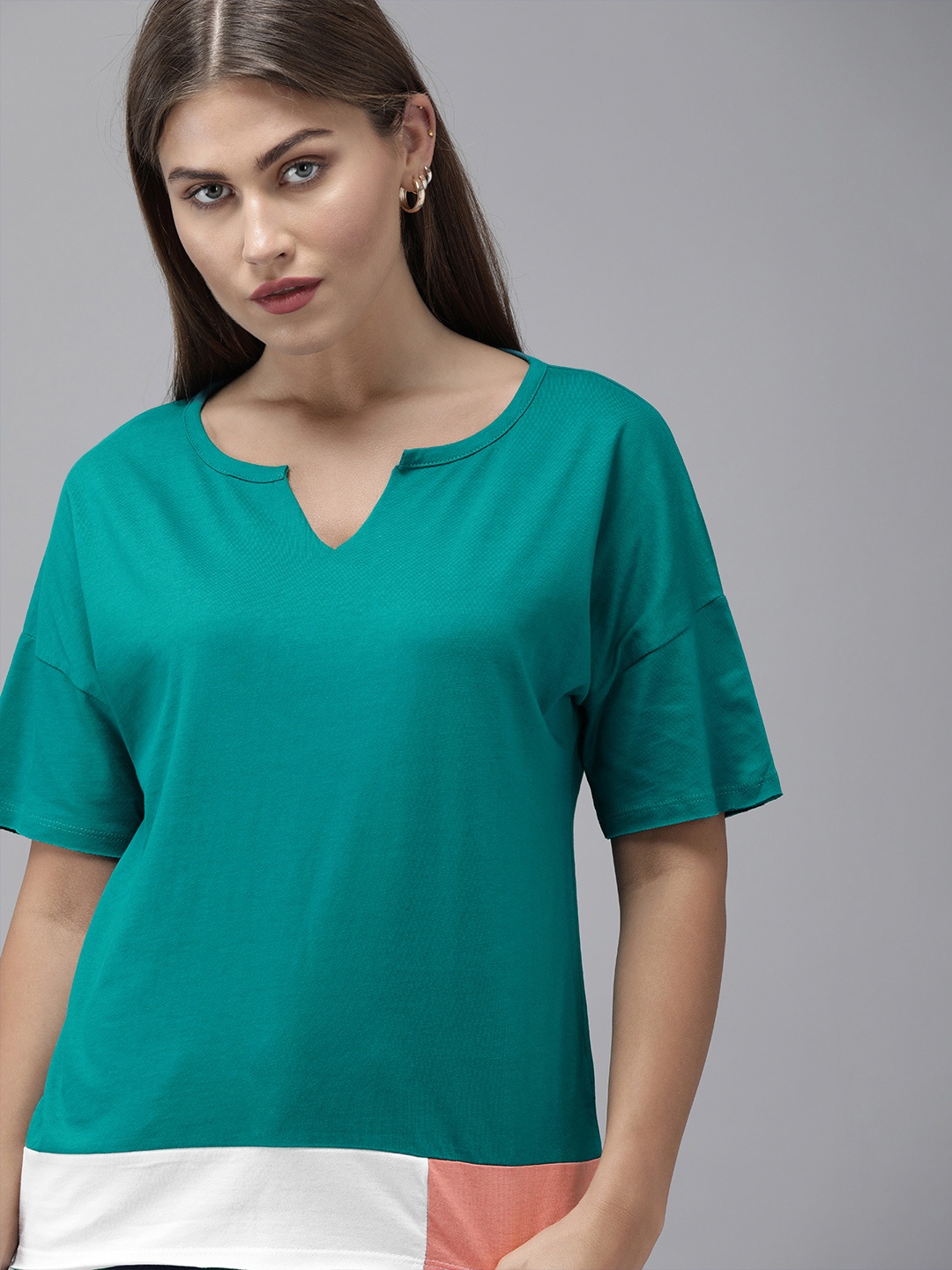 

Roadster Women Turquoise Blue White Colourblocked Round Neck Pure Cotton T-shirt