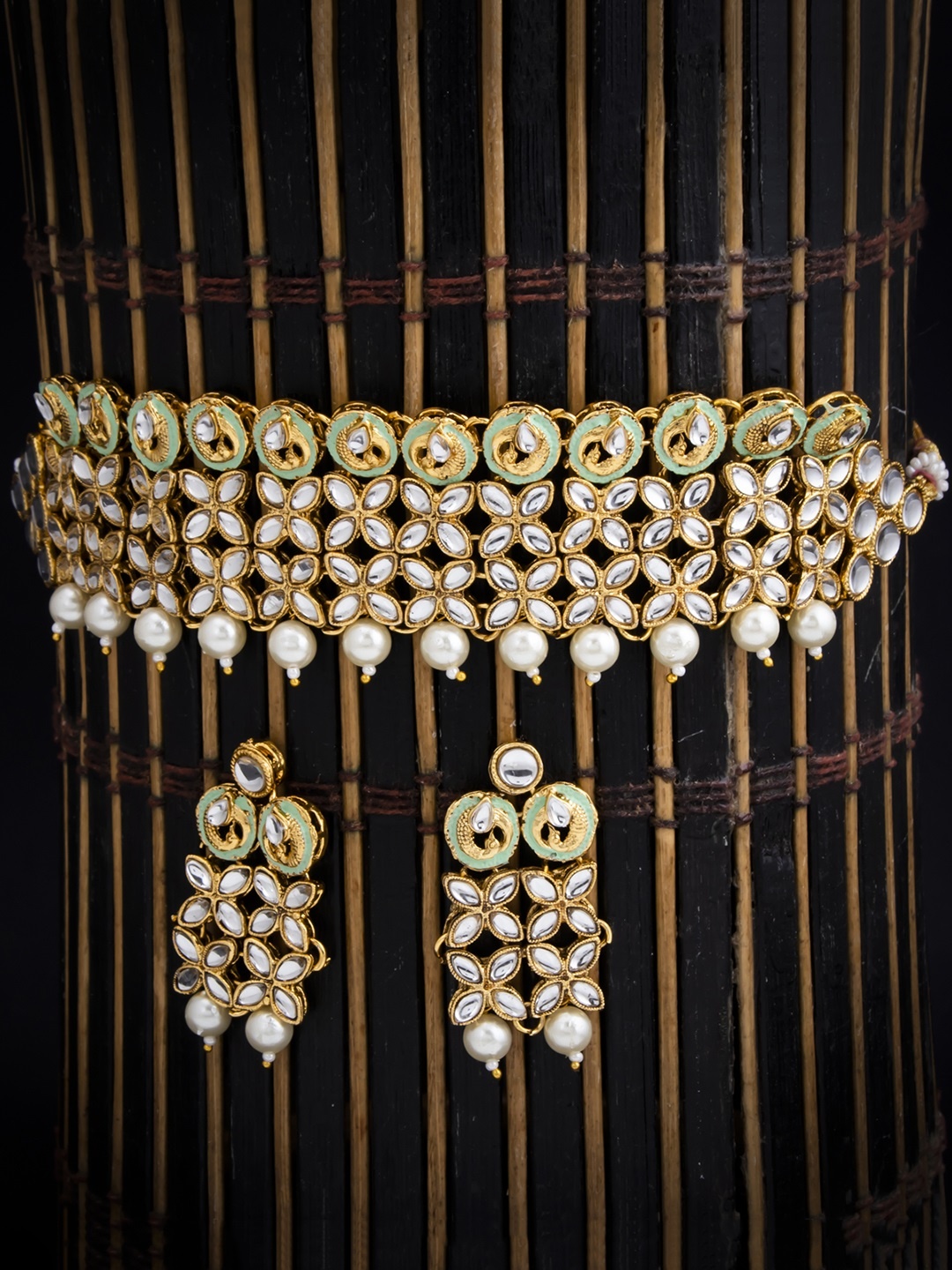 

Sukkhi Gold-Plated White & Green Kundan-Studded Beaded Meenakari Jewellery Set