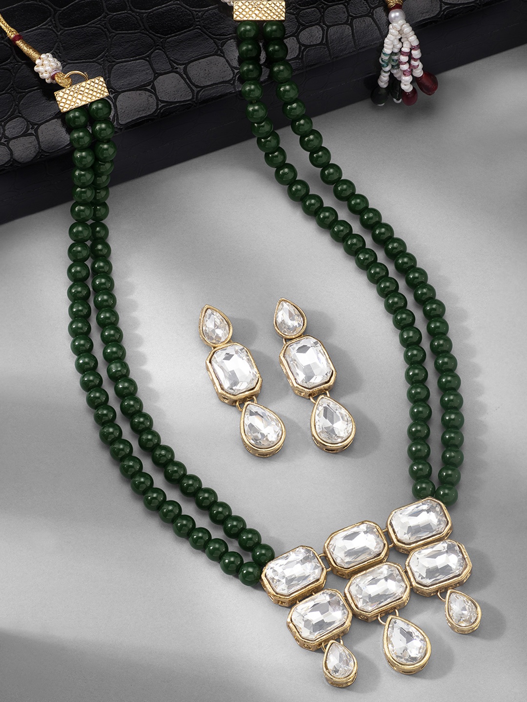 

Peora Women Green Gold-Plated Pearl & Crystal Studded Jewellery Set