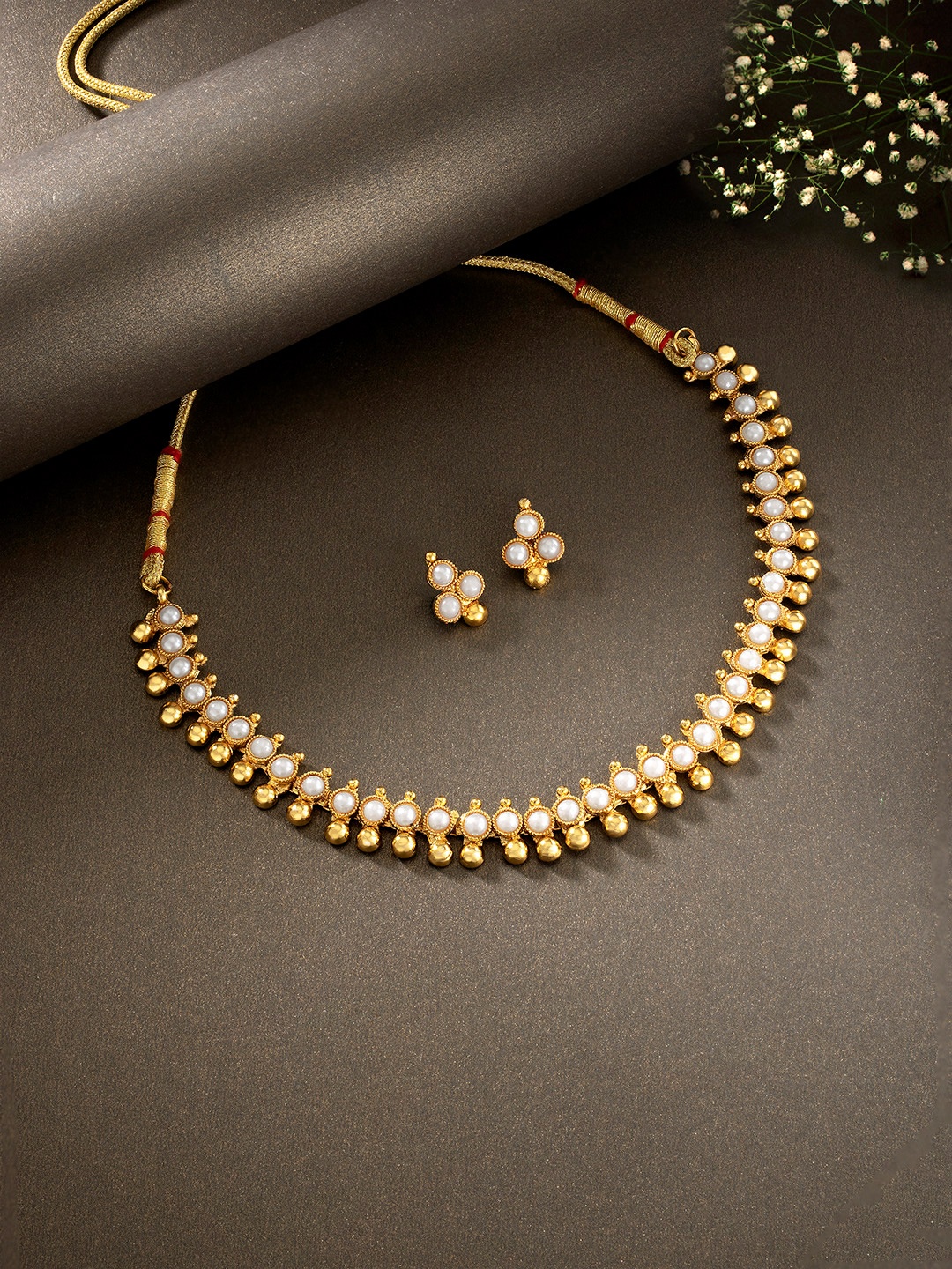 

Peora Gold Plated & White Jewellery Set