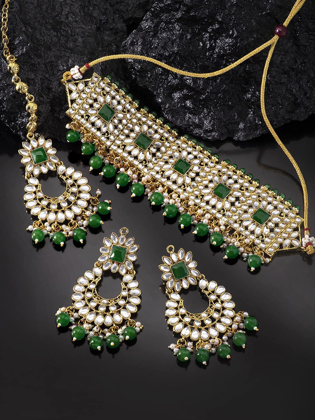 

Peora Gold-Plated & Green Kundan Studded Choker Jewellery set