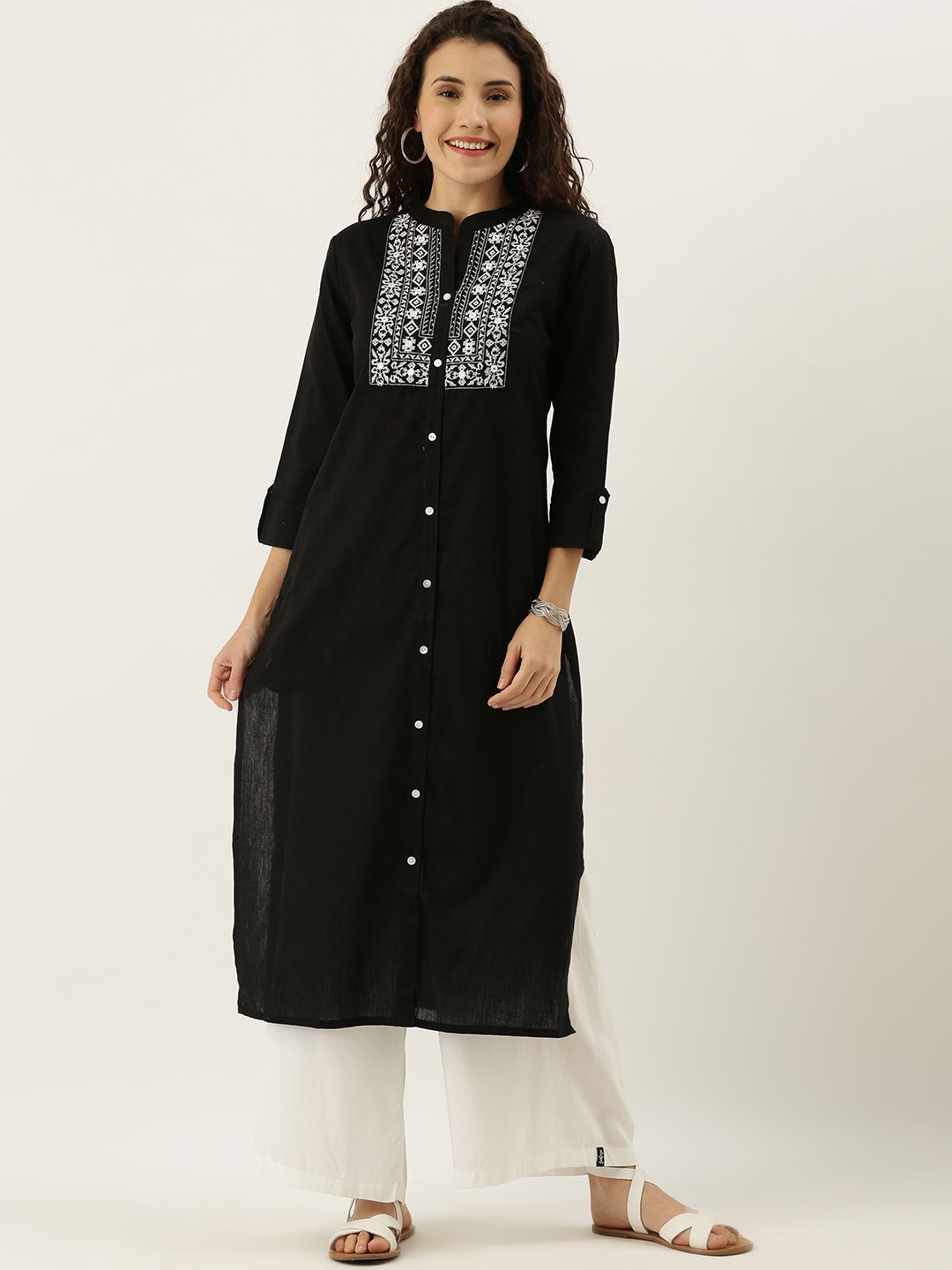 

FLAVIDO Women Black Embroidered Straight Kurta