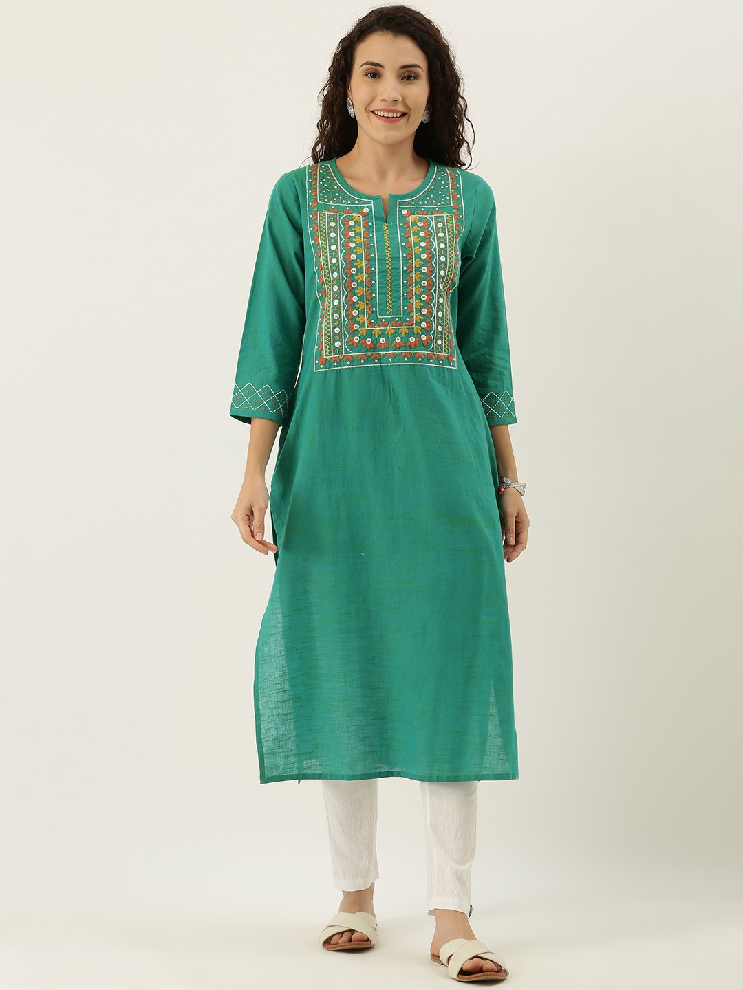 

FLAVIDO Women Green & White Embroidered Straight Kurta